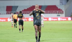 Momen selebrasi salah satu pilar Malut United di tengah badai absennya 8 pemain inti menjelang laga kontra Borneo FC.