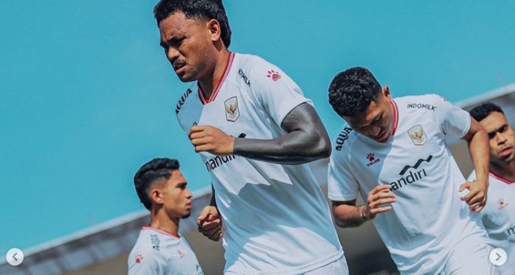 pergerakan-timnas-indonesia-jelang-fifa-matchday-2026.webp Sesi latihan intensif Timnas Indonesia yang kini tengah mendapat sorotan tajam dari media Vietnam jelang laga FIFA Matchday 2026.