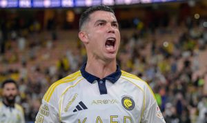 Ekspresi selebrasi ikonik Cristiano Ronaldo dengan berteriak setelah mencetak gol untuk Al Nassr.