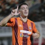 mariano-peralta-pemain-terbaik-super-league.webp Mariano Peralta, penyerang sayap Borneo FC, saat beraksi di lapangan dalam kompetisi Super League.