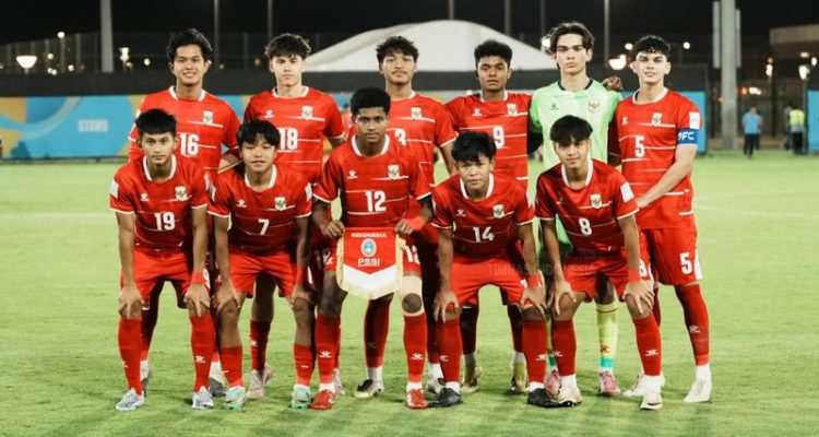 klasemen-akhir-grup-b-piala-asia-u17-timnas-indonesia.webp Starting XI Timnas Indonesia U-17 yang berjuang di fase grup; hasil poin pada Klasemen Akhir Grup B belum cukup untuk membawa Garuda Muda ke Piala Dunia U-17 2026.