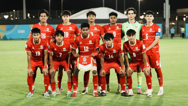 Starting XI Timnas Indonesia U-17 yang berjuang di fase grup; hasil poin pada Klasemen Akhir Grup B belum cukup untuk membawa Garuda Muda ke Piala Dunia U-17 2026.
