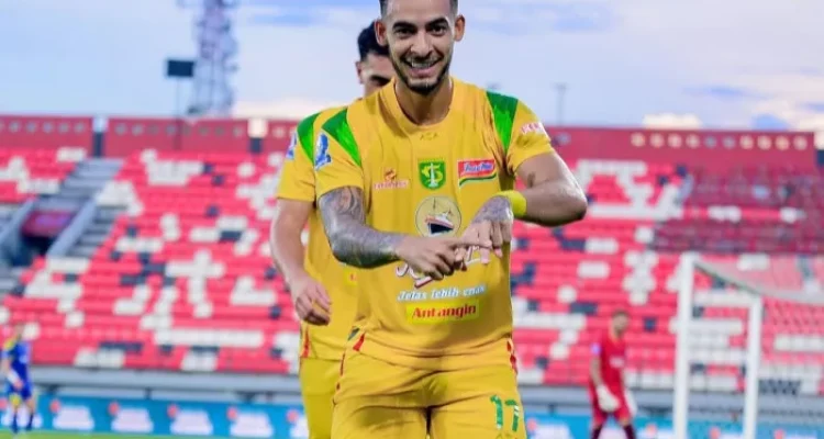 Selebrasi gol pemain Persebaya Surabaya dalam pertandingan krusial di Jadwal BRI Super League 2 Mei 2026.