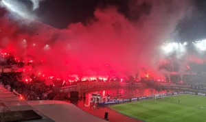 Aksi penyalaan flare oleh oknum suporter di stadion yang berujung sanksi berat bagi Persib Bandung dari pihak AFC.