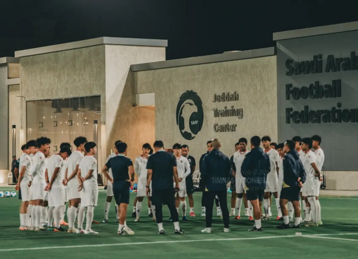Sesi evaluasi mendalam Timnas Indonesia U-17 di Arab Saudi guna memperbaiki statistik permainan sebelum menghadapi tantangan berat dari Qatar.