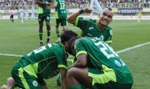 Selebrasi emosional pemain PSS Sleman di lapangan hijau setelah mencetak gol penting dalam perjalanan menuju Final Liga 2.