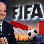 Presiden FIFA Gianni Infantino dengan latar belakang logo FIFA, bendera Indonesia, dan bendera Hong Kong terkait pengumuman format baru FIFA ASEAN Cup 2026.
