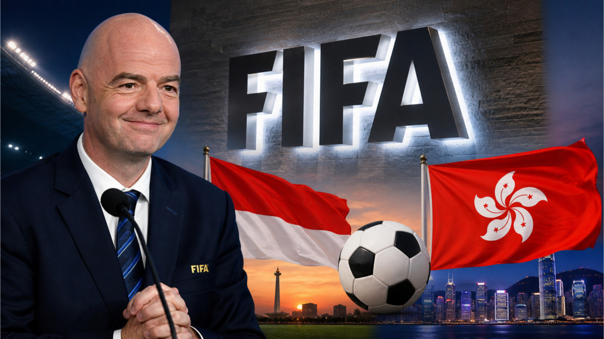 Presiden FIFA Gianni Infantino dengan latar belakang logo FIFA, bendera Indonesia, dan bendera Hong Kong terkait pengumuman format baru FIFA ASEAN Cup 2026.
