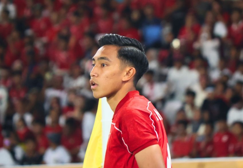 Gelandang muda Timnas Indonesia, Marselino Ferdinan, saat berlaga di hadapan suporter. Ia menjadi satu dari sedikit pilihan di lini tengah untuk laga Juni mendatang.