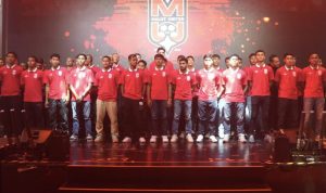 malut-united-berubah-nama-jadi-jateng-united-bermarkas-semarang.webp Momen bersejarah bagi Malut United FC. Foto tim di atas panggung ini menandai akhir dari era Malut United sebelum secara resmi bertransformasi menjadi Jateng United dan pindah homebase ke Semarang.