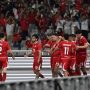 Selebrasi para pemain Timnas Indonesia setelah berhasil mencetak gol ke gawang lawan dalam pertandingan FIFA Matchday dengan dukungan penuh suporter di stadion.