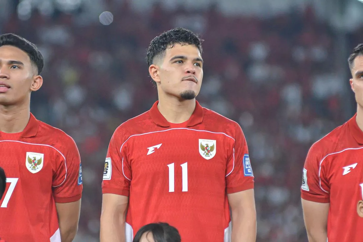 Ragnar Oratmangoen saat membela Timnas Indonesia. Ia dikabarkan resmi hengkang dari FCV Dender dan berpotensi kembali merumput di Liga Belanda.