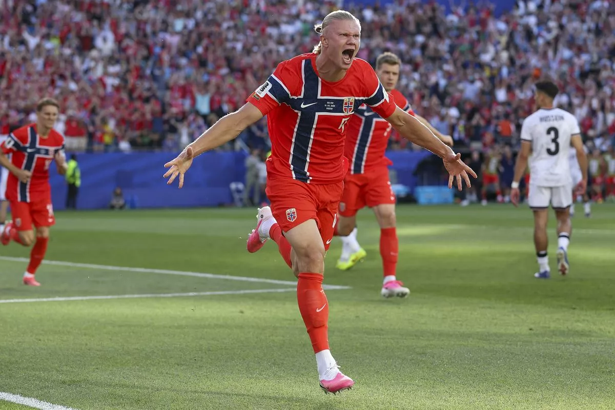 Erling Haaland tampil menggila bersama Norwegia setelah sukses menyumbang dua gol dalam kemenangan telak atas Irak di Piala Dunia 2026.