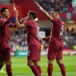 hasil-pertandingan-portugal-vs-nigeria-selebrasi-pemain.webp Para pemain Timnas Portugal melakukan selebrasi di lapangan setelah mencetak gol ke gawang Nigeria.