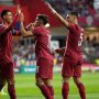 Para pemain Timnas Portugal melakukan selebrasi di lapangan setelah mencetak gol ke gawang Nigeria.