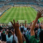 kebijakan-fifa-penonton-stadion-piala-dunia-2026.webp FIFA memberlakukan regulasi ketat terkait keamanan penonton, termasuk aturan membawa botol minum di area stadion Piala Dunia 2026.