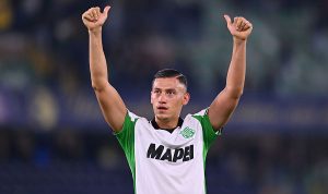 Bek tangguh Timnas Indonesia, Jay Idzes, yang nilai pasarnya kini melonjak fantastis hingga mencapai Rp243,4 miliar.
