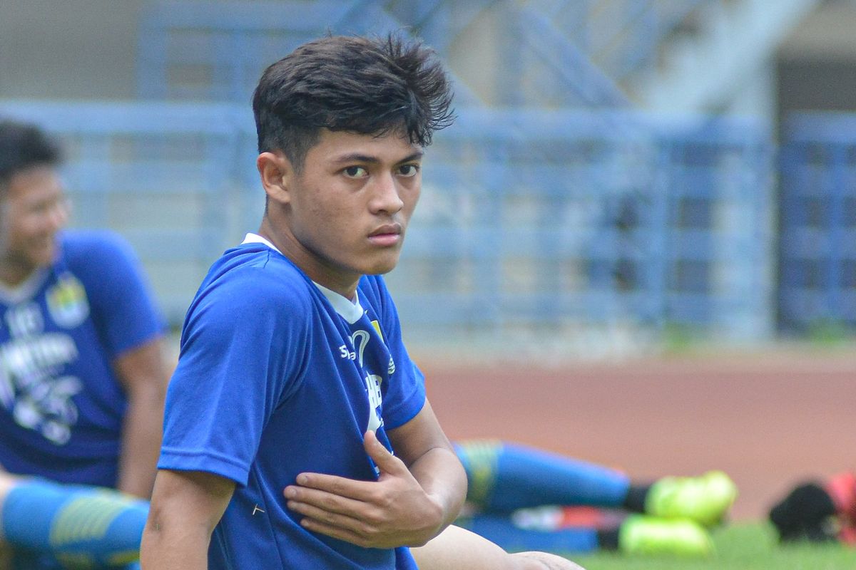 Alfeandra Dewangga kini resmi berseragam Arema FC setelah merampungkan proses transfer dari Persib Bandung.