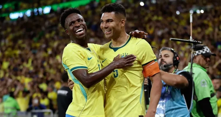 prediksi-skor-brasil-vs-maroko-piala-dunia-2026.webp Selebrasi para pemain Timnas Brasil. Tim Samba siap menghadapi Maroko dalam duel panas Grup C Piala Dunia pada 14 Juni 2026.