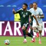 Perjuangan spartan skuad Arab Saudi saat berhasil menahan imbang raksasa Amerika Selatan, Uruguay, pada laga fase grup Piala Dunia.
