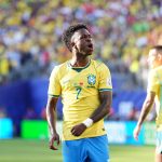 Penyerang timnas Brazil Vinicius Junior nomor punggung 7 berekspresi emosional di lapangan saat bertanding di Piala Dunia 2026.