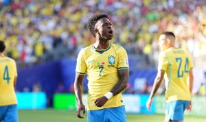 Penyerang timnas Brazil Vinicius Junior nomor punggung 7 berekspresi emosional di lapangan saat bertanding di Piala Dunia 2026.