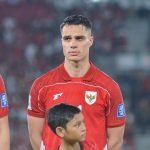 Potret Joey Pelupessy saat berada di stadion menjelang pertandingan sepak bola