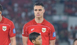 Potret Joey Pelupessy saat berada di stadion menjelang pertandingan sepak bola