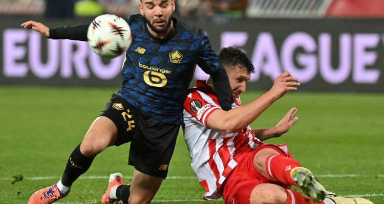 Aksi Calvin Verdonk saat bertanding sengit di lapangan. Kabar mengenai kehadirannya di Timnas Indonesia Juni 2026 tengah menjadi sorotan.