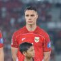 Potret Joey Pelupessy saat berada di stadion menjelang pertandingan sepak bola