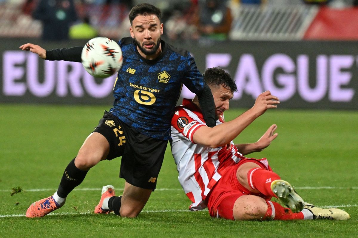 Aksi Calvin Verdonk saat bertanding sengit di lapangan. Kabar mengenai kehadirannya di Timnas Indonesia Juni 2026 tengah menjadi sorotan.