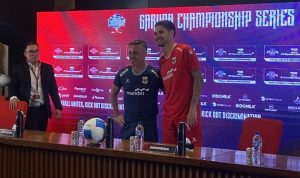 Potret Kevin Diks saat menghadiri agenda resmi skuad Garuda. Baru-baru ini ia blak-blakan mengakui peran krusial Jay Idzes di Timnas Indonesia.