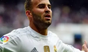 Potret pemain sepak bola Jese Rodriguez saat mengenakan jersi putih Real Madrid di lapangan