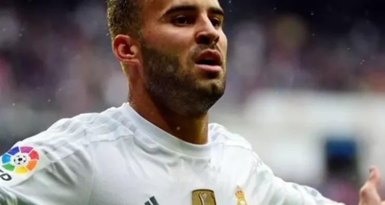 Potret pemain sepak bola Jese Rodriguez saat mengenakan jersi putih Real Madrid di lapangan