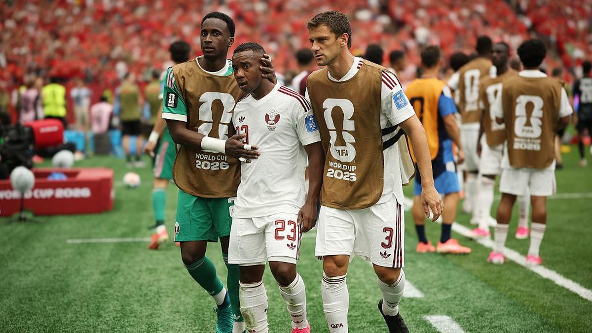 Ekspresi lesu para pemain Timnas Qatar di lapangan pada ajang Piala Dunia 2026