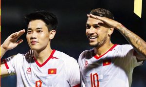 vietnam-vs-timor-leste-piala-aff-2026.webp Dua pemain Timnas Vietnam melakukan selebrasi hormat usai mengalahkan Timor Leste di Piala AFF 2026.