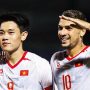 Dua pemain Timnas Vietnam melakukan selebrasi hormat usai mengalahkan Timor Leste di Piala AFF 2026.