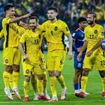 selebrasi-kemenangan-timnas-malaysia-piala-aff.webp Para pemain Timnas Malaysia berjersey kuning merayakan gol ke gawang Myanmar di Piala AFF.