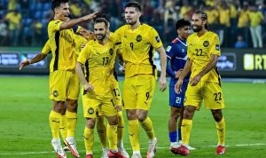 selebrasi-kemenangan-timnas-malaysia-piala-aff.webp Para pemain Timnas Malaysia berjersey kuning merayakan gol ke gawang Myanmar di Piala AFF.
