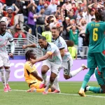 Selebrasi emosional para pemain timnas Belgia setelah mencetak gol krusial melawan Senegal di hadapan ribuan suporter di stadion.
