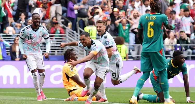 selebrasi-pemain-timnas-belgia-lolos-16-besar.webp Selebrasi emosional para pemain timnas Belgia setelah mencetak gol krusial melawan Senegal di hadapan ribuan suporter di stadion.