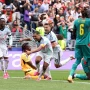 Selebrasi emosional para pemain timnas Belgia setelah mencetak gol krusial melawan Senegal di hadapan ribuan suporter di stadion.