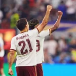 Mikel Oyarzabal dan Lamine Yamal melakukan selebrasi setelah timnas Spanyol berhasil mencetak gol ke gawang Prancis di semifinal Piala Dunia 2026.