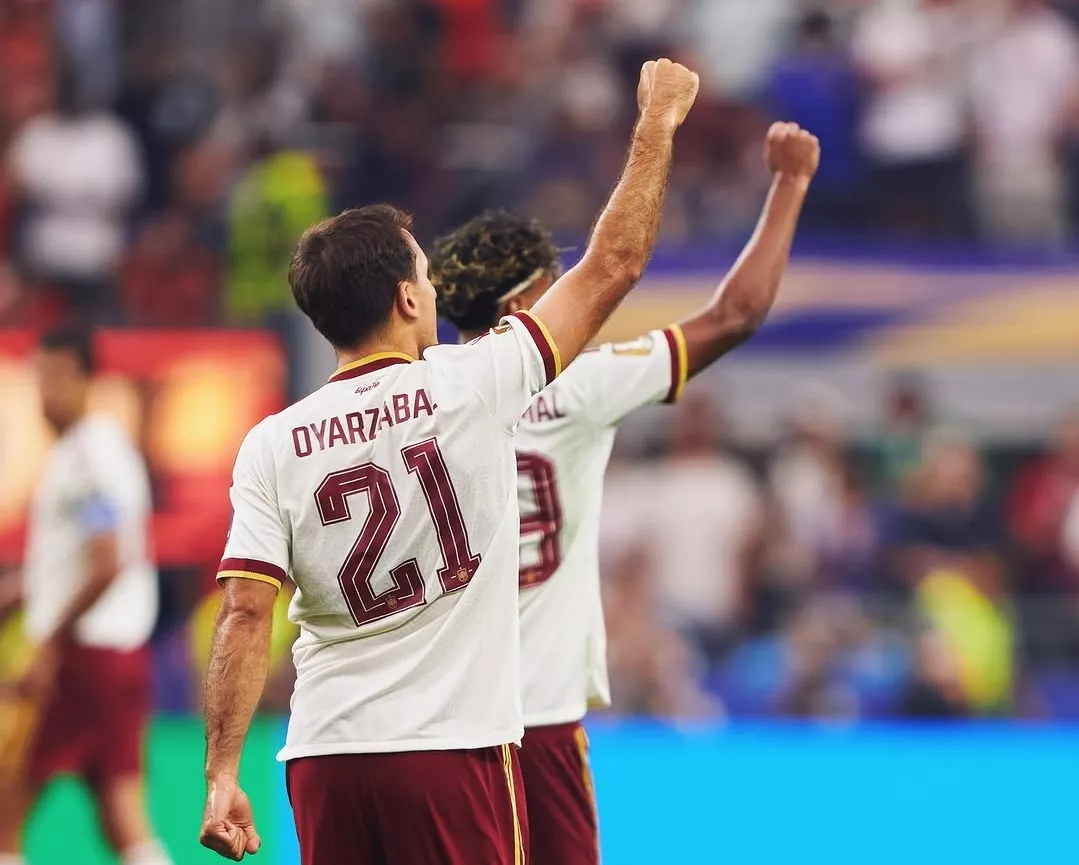 Mikel Oyarzabal dan Lamine Yamal melakukan selebrasi setelah timnas Spanyol berhasil mencetak gol ke gawang Prancis di semifinal Piala Dunia 2026.