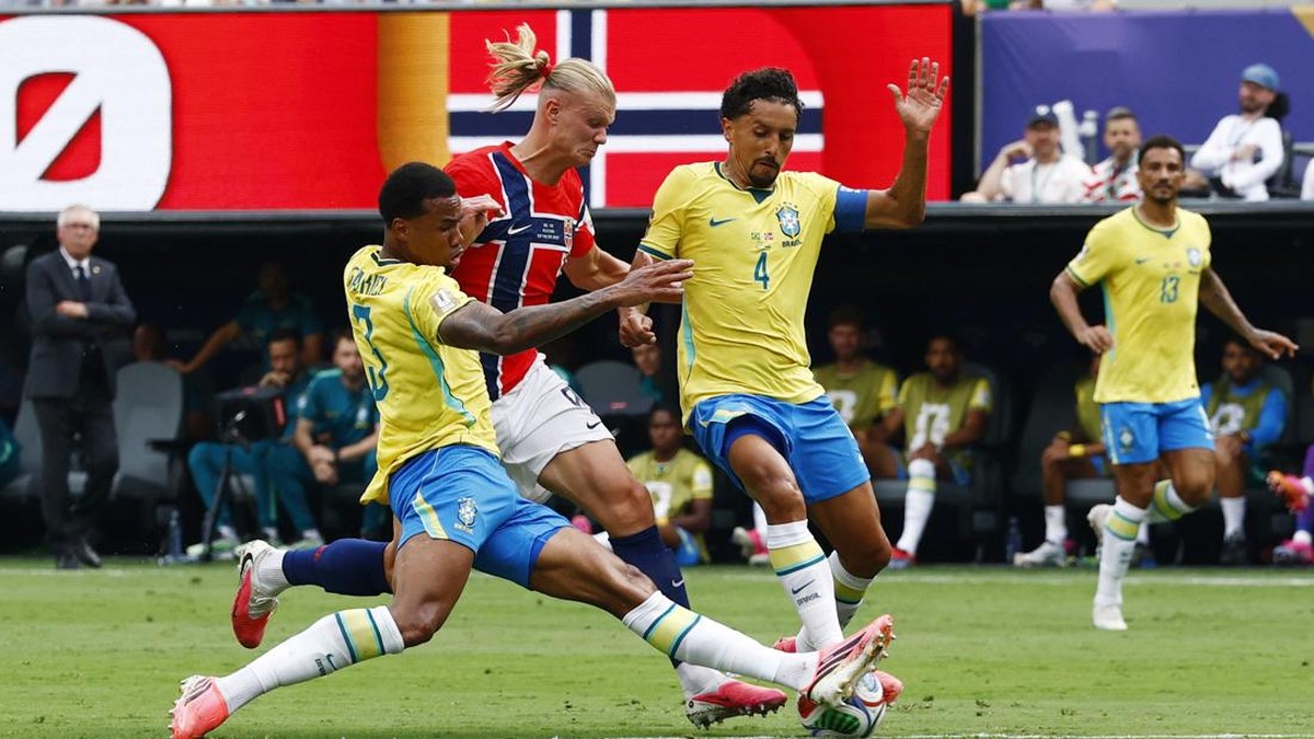 Pertahanan lini belakang Brasil bekerja ekstra keras membendung serangan Erling Haaland dalam laga krusial Piala Dunia 2026.