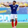 Kylian Mbappe bintang Timnas Prancis melakukan selebrasi membentangkan tangan setelah mencetak gol ke gawang Swedia.