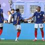 Kylian Mbappe merayakan gol bersama Michael Olise dan Ousmane Dembele untuk timnas Prancis saat melawan Paraguay.