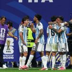 timnas-argentina-lolos-semifinal-piala-dunia-2026.webp Sukacita skuad Argentina yang sukses mengamankan tiket semifinal Piala Dunia 2026 usai membungkam perlawanan ketat Swiss.