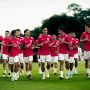 Para pemain Timnas Indonesia sedang melakukan latihan lari dalam sesi TC di Bali sebagai persiapan menyambut AFF 2026.