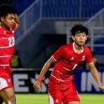 Aksi para pemain Timnas Indonesia U-17 saat berduel sengit melawan Malaysia di lapangan.